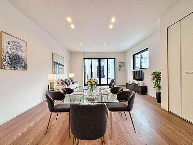 家具を置いても広々としたスペースがあるLDK。(配置してある家具や小物はCGよるイメージです)