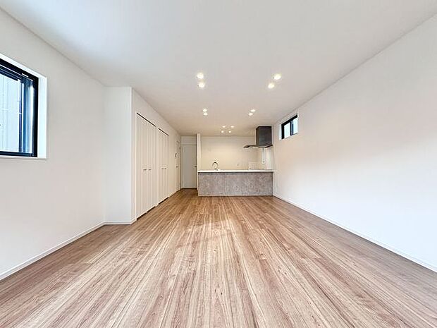 ゆとりの広さのLDK。美しい街並みと穏やかな住環境でやすらぎの暮らしを叶えます。