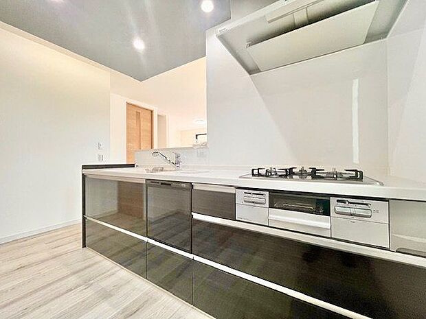 「食」の幸せを育むキッチンは心地よい空間であってほしい。使い込むほど好きになるキッチン空間へ。