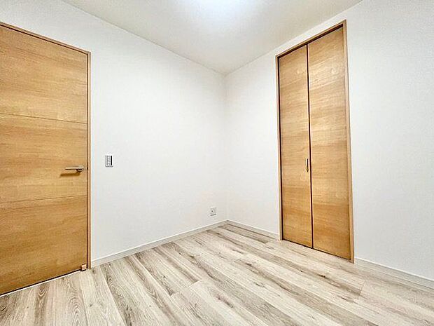 家族一人ひとりの大切なプライベート空間。趣味・感性で飾って頂けるようシンプルに仕上げてあります。