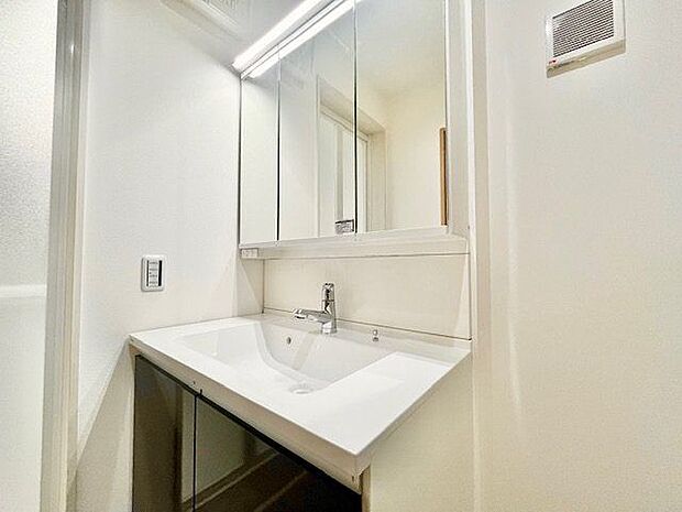 一日の始まりと終わりを心地よく演出してくれる、多彩な機能が備えられたパウダールーム。