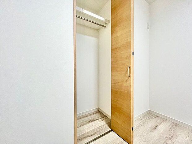 各居室にクローゼットをご用意。タンスなどを置かなくてもいいので、お部屋を広く使うことができます。
