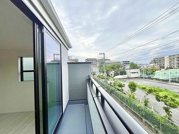 バルコニーに出た時には、頬をなでる優しい風を感じることが出来ます。