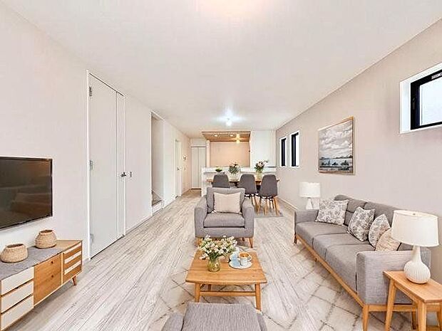 家具を置いても広々としたスペースがあるLDK。(配置してある家具や小物はCGよるイメージです)