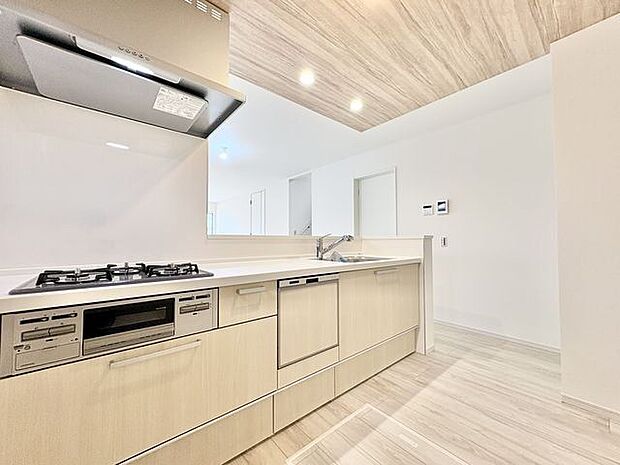 料理を楽しむキッチンスペース。使いやすさと心地よい暮らしを追及し、愛着を持って使い続けられる空間へ。