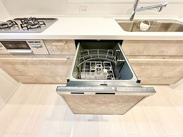 ビルトイン食洗機は、節水や節電機能も充実して家事の手助けをしてくれます。
