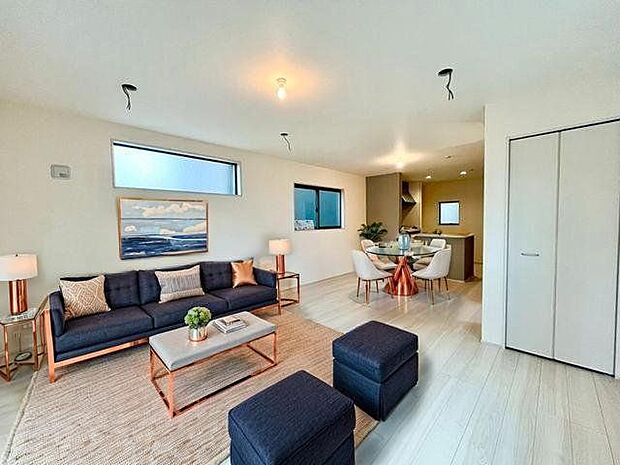 家具を置いても広々としたスペースがあるLDK。（配置してある家具や小物はCGよるイメージです）