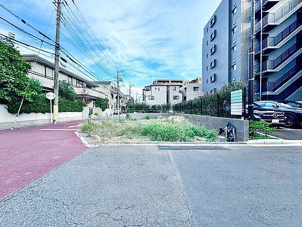 豊かな自然と多彩な生活利便施設が融合した暮らしやすい環境です。