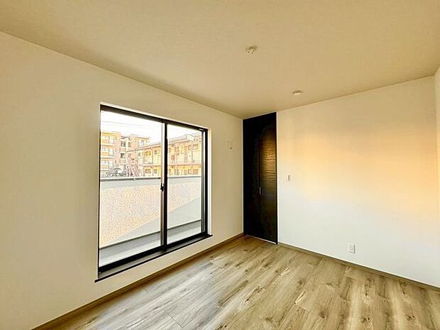 リビングで楽しく過ごした後はプライベートな時間を満喫。静かな環境でリラックスタイムをお過ごし下さい。