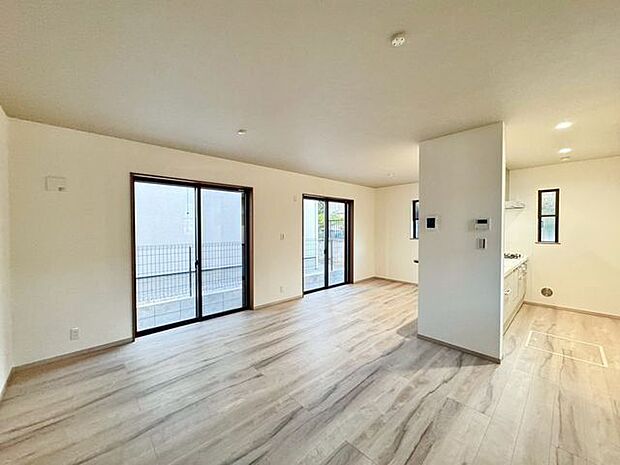 ナチュラルテイストの白を基調とした空間にはどんなインテリアも馴染みます。