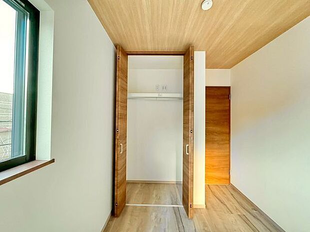 収納スペースが付いていて、お部屋を最大限に広く使っていただけます。荷物の多い方も安心です。