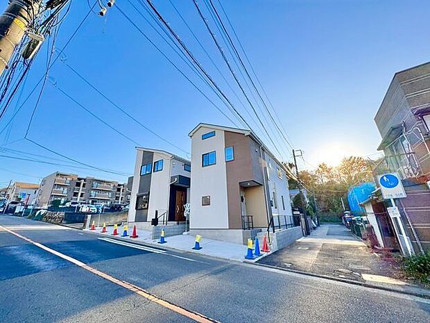 都会的な外観が特徴的で品格が漂う佇まいが訪れる方の目を惹きます。心満たされる時間をお過ごしください。