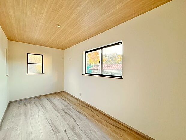 一日の疲れをいやしてくれる洋室。時を忘れて過ごす場所として過ごせるお部屋。