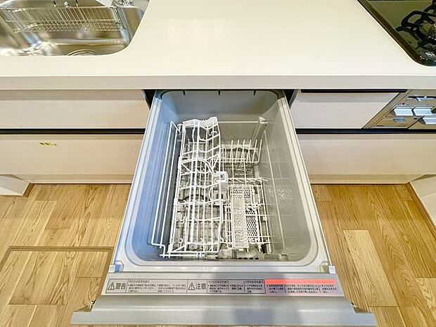 食器を洗っている間にお掃除など、様々なシーンで家事の時短に役立つビルトイン食洗機。