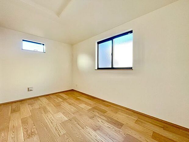 過ぎ行く時間をゆったりと感じることができる落ち着いたお部屋。プライベートな時間を満喫できます。