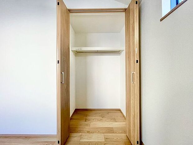 各部屋を最大限に広く使って頂ける様、全居住スペースに収納付。プライベートルームはゆったりと快適に。