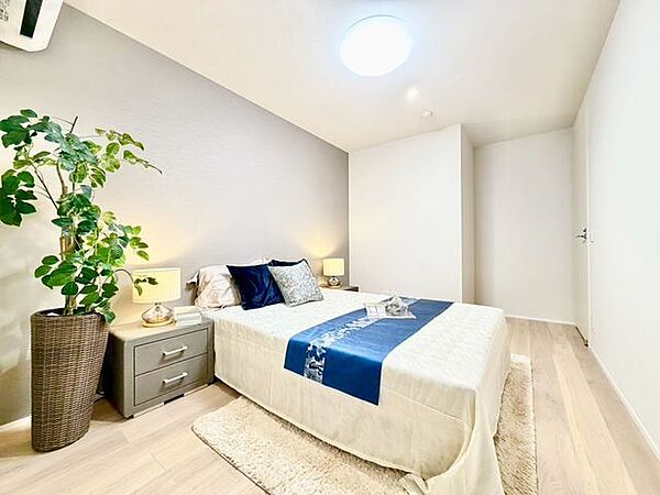 木のぬくもりを感じられる、のびのびとした明るい洋室です。いつまでも快適に暮らせる空間が広がります。