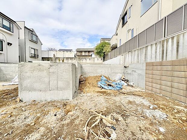 家族ひとりひとりが笑顔になれる邸宅を、この土地にイメージしてみてください。誇りに思える住まいを実現。