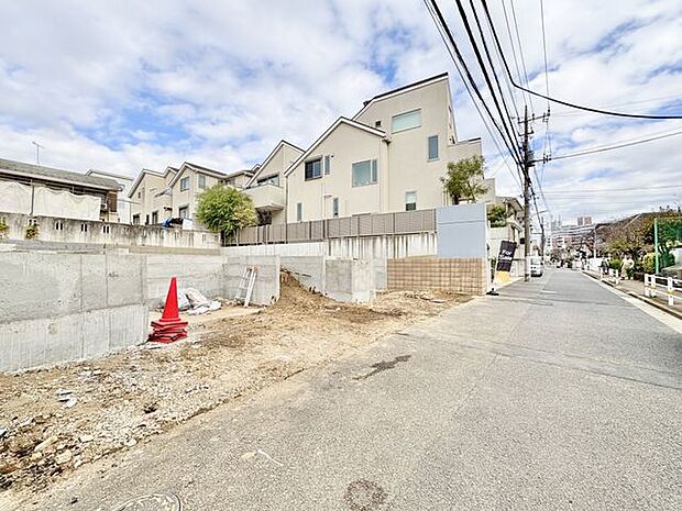 お住まい探しの中で是非チェックして頂きたいのが、前面道路の交通量と安全性、周辺の幹線道路の状況等です