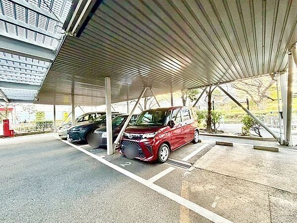 敷地内駐車場。