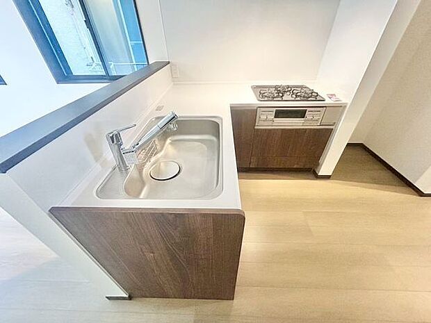 毎日の暮らしに大切な「食」を育む場所。機能性とデザイン性を兼ね備えたキッチン空間に。