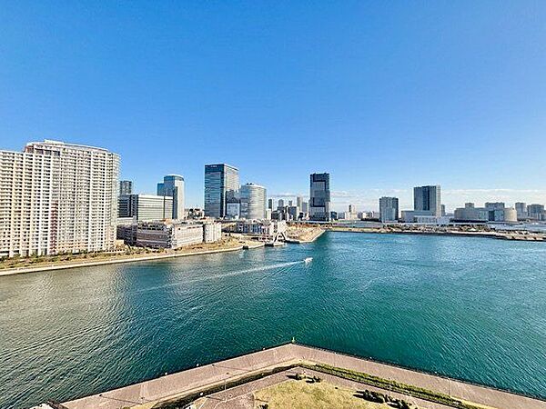 さまざまな表情の景色を眺めながら、くつろぎのひと時をお過ごし頂けます。