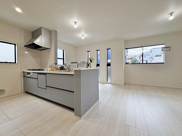 洗練されたデザインと機能性が織りなすこだわりの住空間。ゆったりとした時間をお過ごしください。