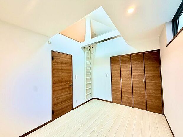 自分時間をゆったりと過ごす場所。趣味・感性で個性的に飾って頂けるようシンプルに仕上げてあります。