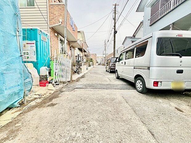 車での移動が多い場合は幹線道路へのアクセスのしやすさは重要。スムーズに駐車できるかもご確認ください。