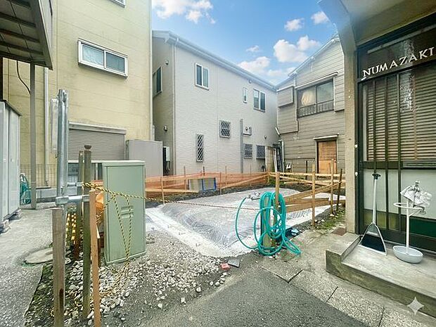 家族のニーズに合わせた間取りプラン。心地よい空間を創造します。（空の加工を生成AIで行っています）