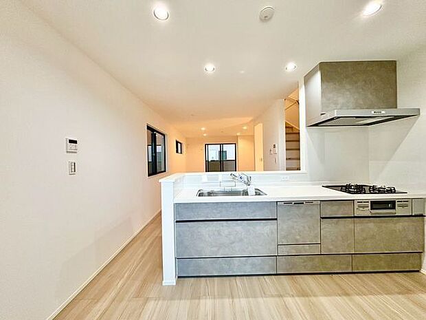 お料理を作って食べて、いつもと変わらないひと時がとっておきの時間へ。キッチンから心豊かな暮らしを。