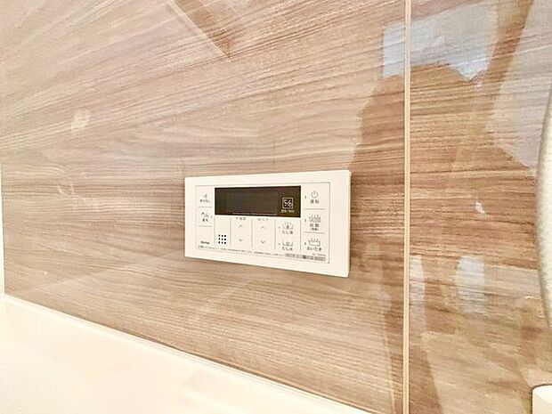 おふろの「おいだき」ができるリモコン。多彩な機能満載のリモコンは、毎日のお湯ライフをより楽しく便利に。