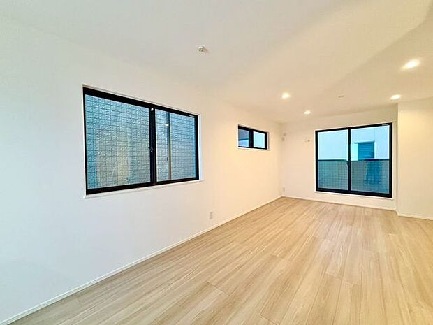 太陽の恵みを一気に受けた明るくあたたかいお住まい。吹きぬける風を感じながら爽やかで風通しの良い暮らし。