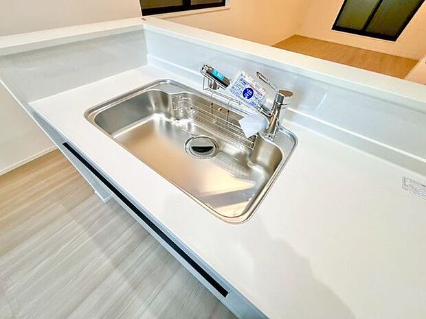 蛇口をひねるとすぐにきれいなお水が使える蛇口一体型浄水器を設置。