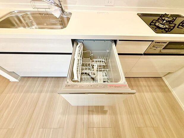 食器を洗っている間にお掃除など、様々なシーンで家事の時短に役立つビルトイン食洗機。
