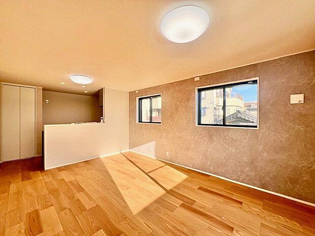 太陽の恵みを一気に受けた明るくあたたかいお住まい。吹きぬける風を感じながら爽やかで風通しの良い暮らし。