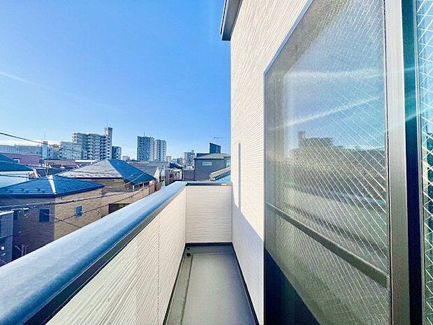 バルコニーに出た時には、頬をなでる優しい風を感じることが出来ます。