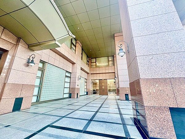 帰宅される方や、お客様を優しく迎える・安らぎに満ちた生活空間を予感させてくれます。
