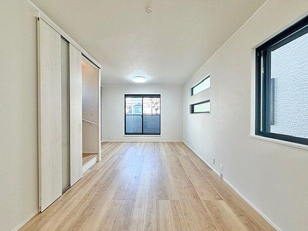 家族がつながりながら、それぞれの時間も楽しめる。そんな相反する希望を両立できる上質な住まいです。