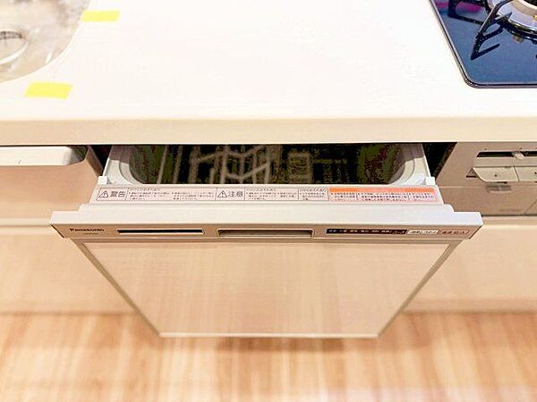 食器を洗っている間にお掃除など、様々なシーンで家事の時短に役立つビルトイン食洗機。