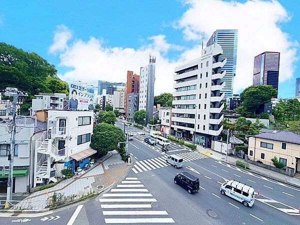 さまざまな表情の景色を眺めながら、くつろぎのひと時をお過ごし頂けます。（空の加工を生成AIで行っています）