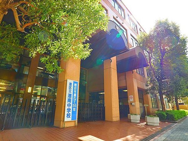 港区立港南中学校 240m