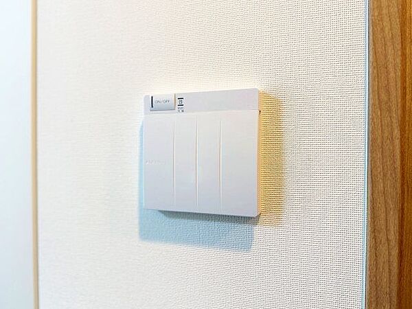リビングダイニングには心地よい温もりを届ける床暖房を完備。