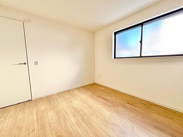 一日の疲れをいやしてくれる主寝室。時を忘れて過ごす場所として過ごせるお部屋。