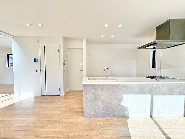 ここにはみんなが集い、食事と楽しい会話が始まる。そんな優しい空間です。