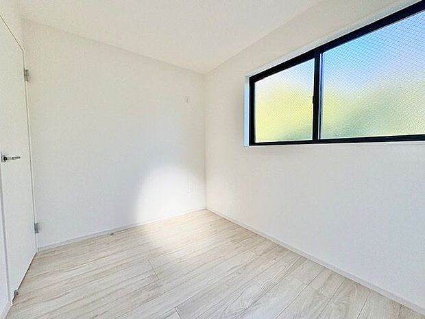 一日の疲れをいやしてくれる主寝室。時を忘れて過ごす場所として過ごせるお部屋。