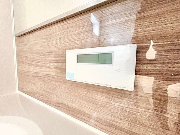 おふろの「おいだき」ができるリモコン。多彩な機能満載のリモコンは、毎日のお湯ライフをより楽しく便利に。