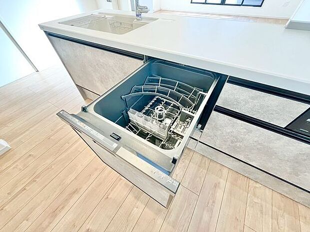 ビルトイン食洗機を搭載。日々の家事をスマートにサポートします。