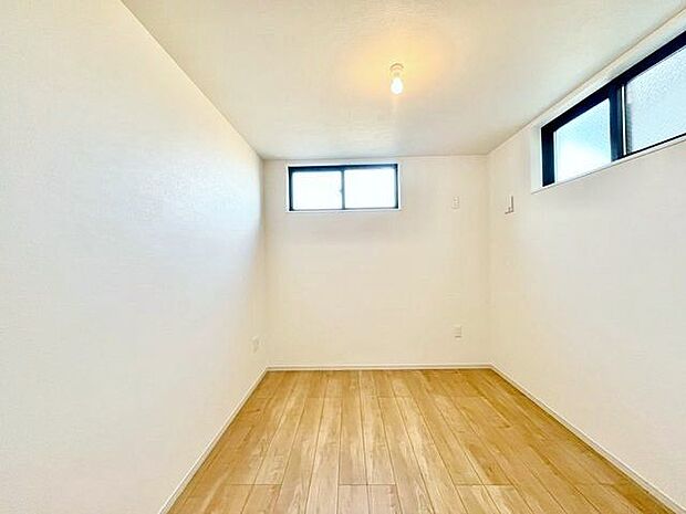 様々なテイストのインテリアと合わせやすいシンプルな内装に。