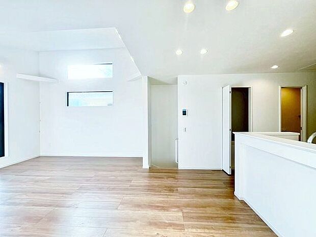 家具やアートなども余裕をもって配置できます。お気に入りのアイテムで満たしてください。